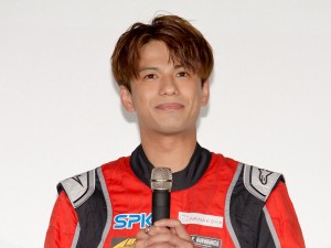 映画『僕と彼女とラリーと』舞台あいさつに登場した森崎ウィン