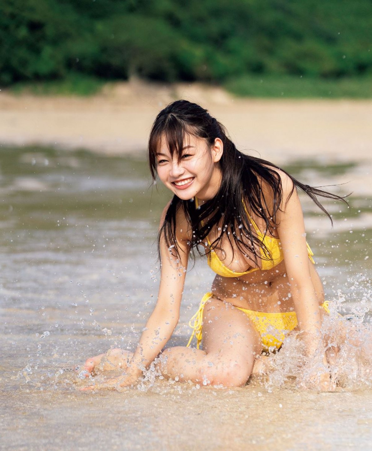 十味、セクシーなランジェリーショットから美少女感あふれるビキニ姿まで