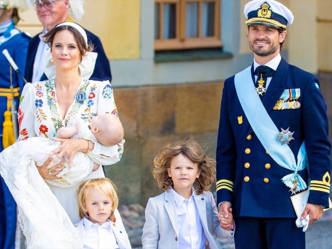 カール・フィリップ王子第3子の洗礼式、スウェーデン王室メンバーが集結！