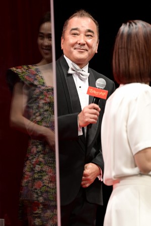 映画『マスカレード・ナイト』完成披露試写会に登場した鈴木雅之監督