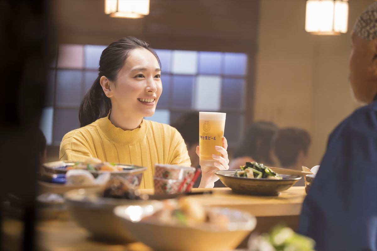 新垣結衣、温かな表情で優しく「おつかれ生です！」　ビールのCM初出演
