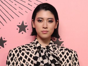 「Gucci Garden Archetypes」展 フォトコールに登場した三吉彩花