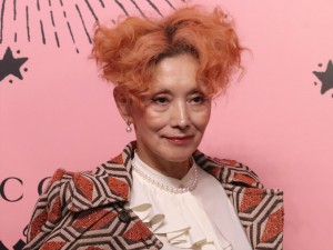 「Gucci Garden Archetypes」展 フォトコールに登場した夏木マリ