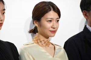 映画『由宇子の天秤』舞台あいさつに登場した瀧内公美