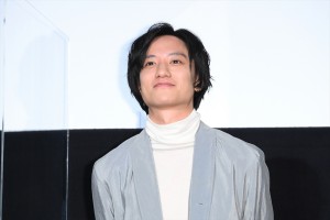 映画『空白』初日舞台あいさつに登場した藤原季節