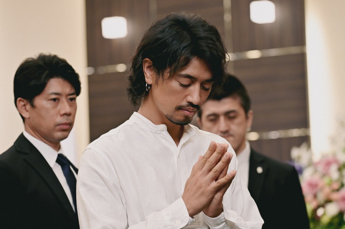 『漂着者』“ヘミングウェイ”斎藤工と“詠美”白石麻衣が一夜を共に　ネットで驚きと悲鳴