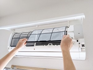 本格的な暖房シーズン前に！　電気代を抑えるための“エアコンお手入れ方法”を紹介