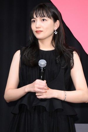 映画『聖地X』完成披露舞台あいさつに登場した川口春奈