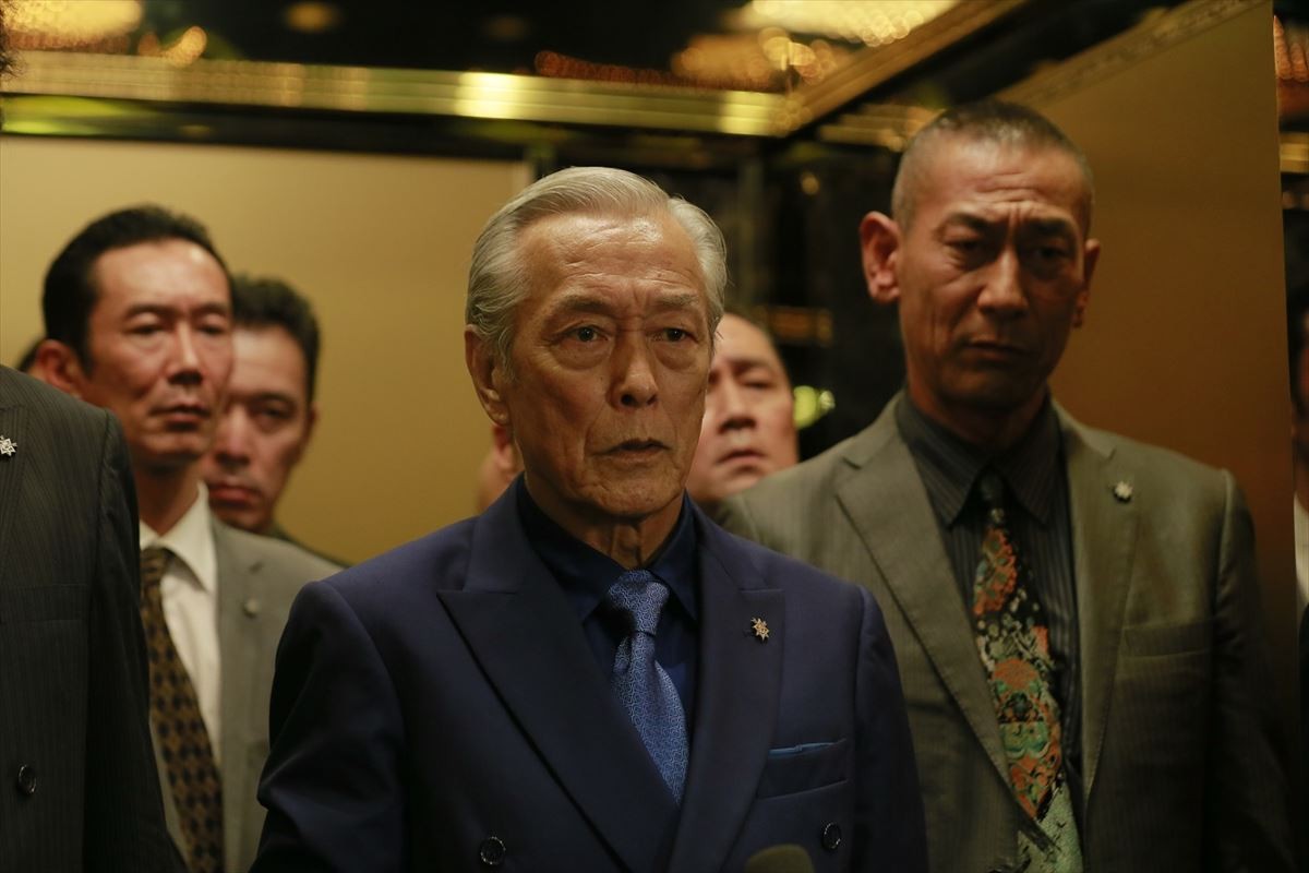 生田斗真ら豪華キャスト陣が強烈な姿を見せる『土竜の唄 FINAL』場面写真8点