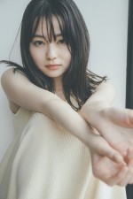 2nd写真集を北海道で撮影した山田杏奈