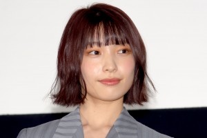 映画『ひらいて』公開記念舞台あいさつに登壇した芋生悠