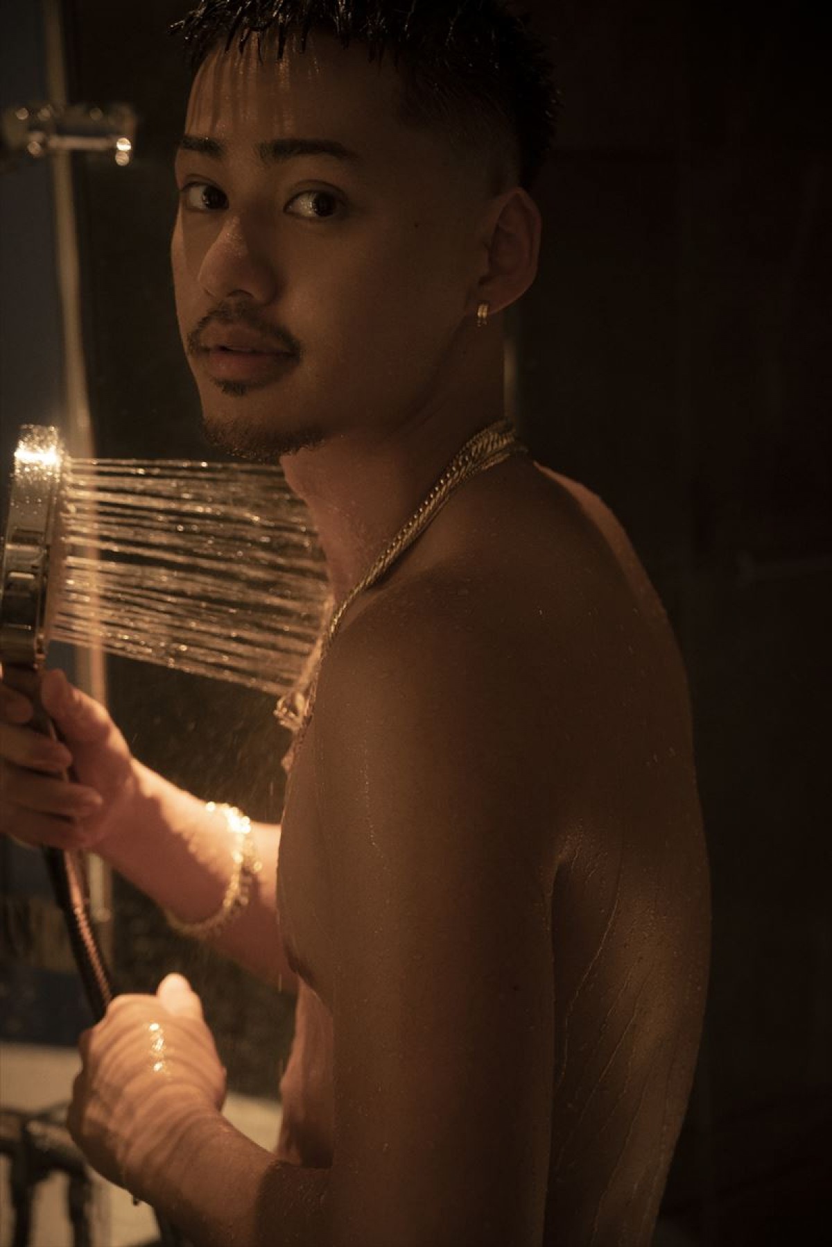 超人気YouTuber・コムドット、初の写真集早くも予約殺到　カバー写真解禁