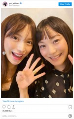 42歳になった蛯原友里＆双子の妹・英里　※「蛯原友里」インスタグラム