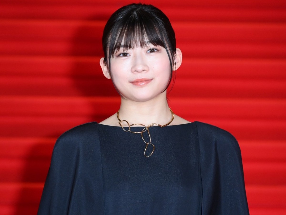 伊藤沙莉、気品あふれるブラックドレスで　コロナ禍に思い巡らせる＜第34回東京国際映画祭＞