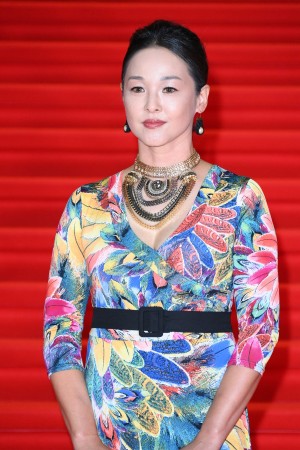 「第34回東京国際映画祭」レッドカーペットに出席した黒沢あすか