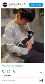 西島秀俊、ネコを抱く姿がかわいすぎ！　※『真犯人フラグ』公式インスタグラム