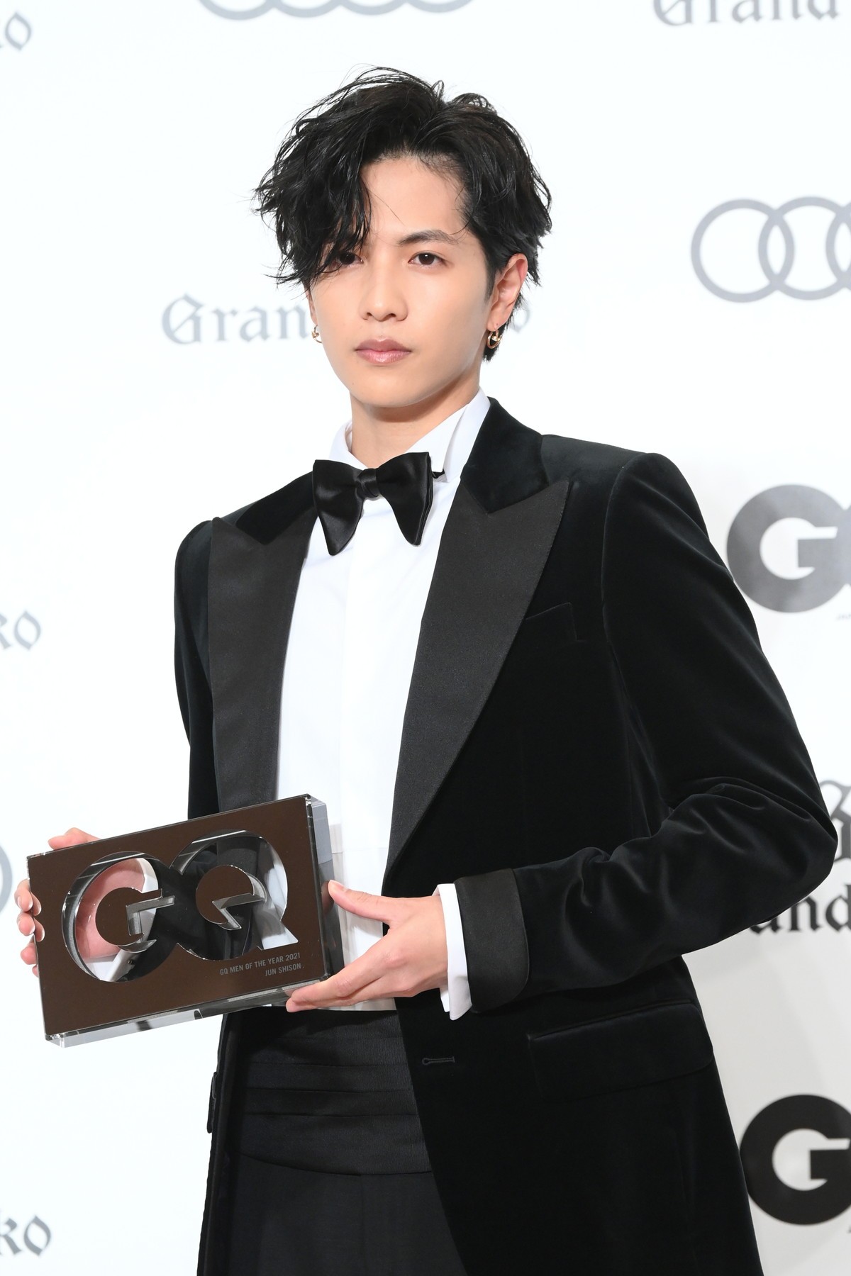 有村架純、2022年は「挑戦する役柄や作品がある」　美しいドレス姿で抱負語る