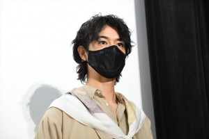 斎藤工、映画『愛のまなざしを』公開記念舞台あいさつに登場
