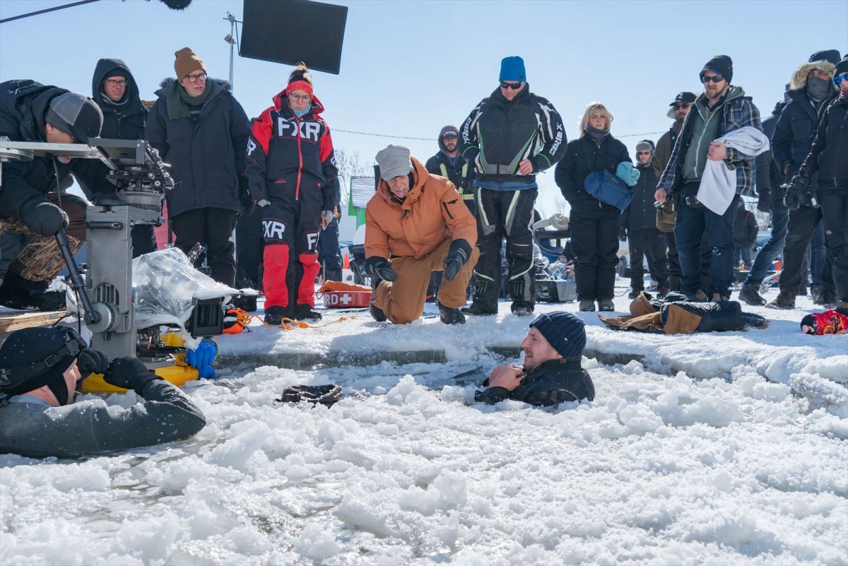 リーアム・ニーソン、氷点下30度の極寒で水中に　『アイス・ロード』過酷な撮影を回顧