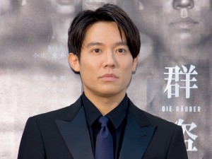 舞台「群盗」制作発表に登場した小出恵介