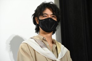 斎藤工、映画『愛のまなざしを』公開記念舞台あいさつに登場