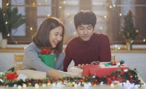 男女ともに香水はNG！　パートナーにもらいたい“クリスマスプレゼント”を調査