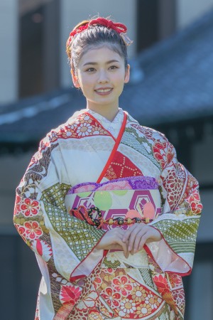 2022年オスカープロモーション新春晴れ着撮影会に登場した小芝風花