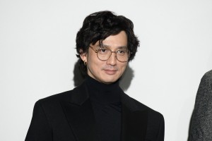 映画『弟とアンドロイドと僕』完成報告イベントに登場した安藤政信