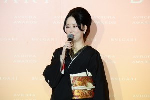 「BVLGARI AVRORA AWARDS 2021」ゴールデンカーペットセレモニーに登場した東村アキコ