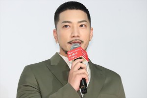 SWAY、映画『私はいったい、何と闘っているのか』公開記念舞台あいさつに登場