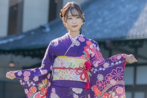 2022年オスカープロモーション新春晴れ着撮影会に登場した高橋ひかる