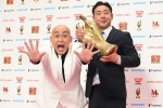 『M‐1グランプリ2021』優勝者記者会見を行った錦鯉（左から長谷川雅紀、渡辺隆）