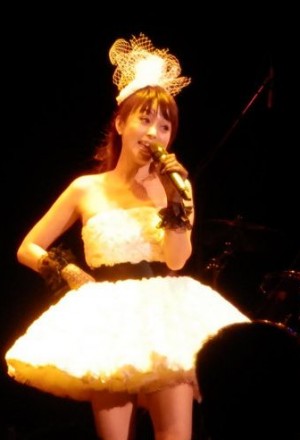 渡辺美奈代 27周年記念ライブでアイドルモード全開！