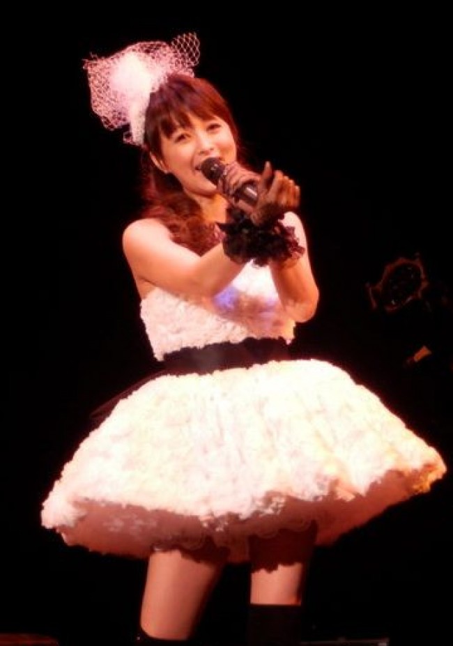 渡辺美奈代 27周年記念ライブでアイドルモード全開！