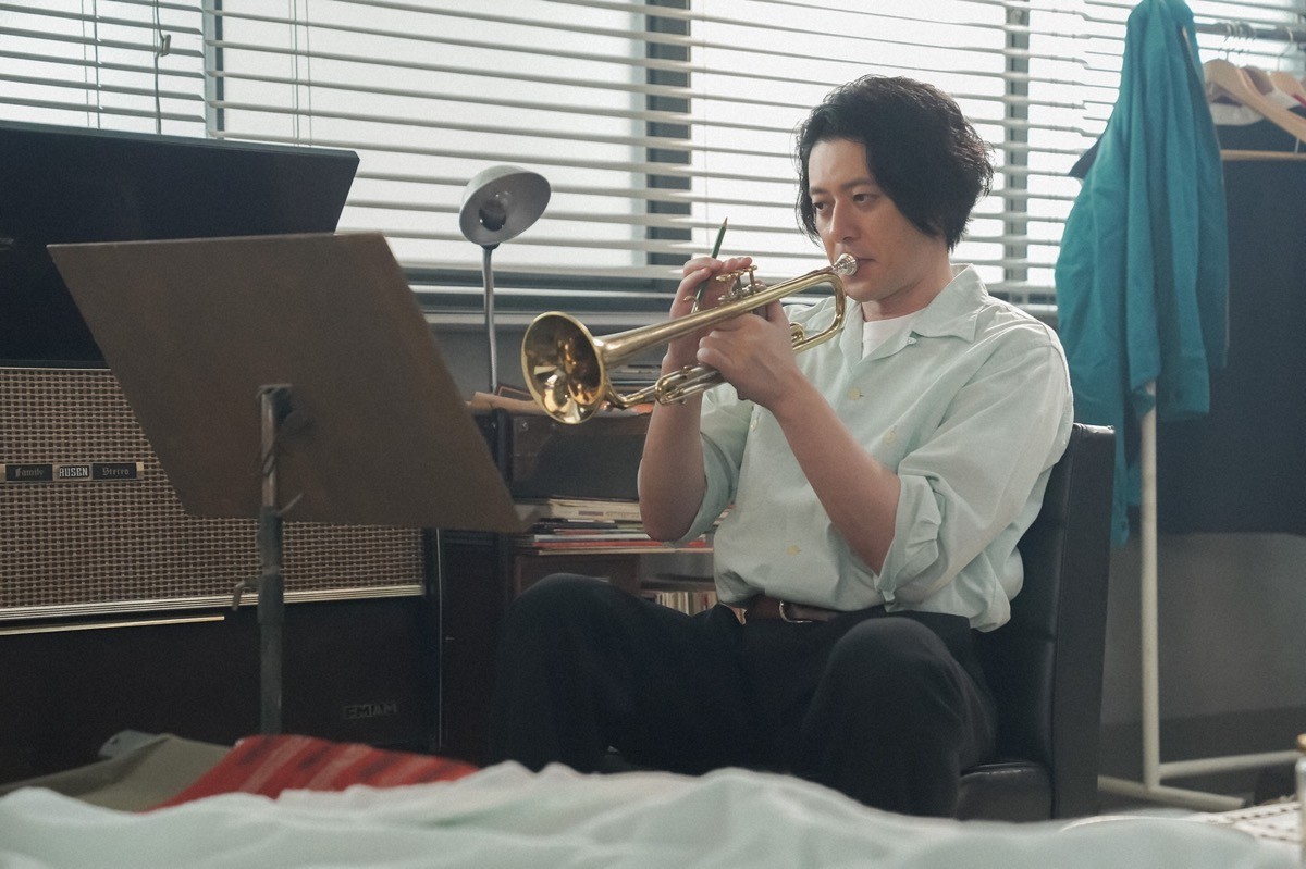 明日の『カムカムエヴリバディ』るい、錠一郎とルイ・アームストロングの歌声を聞く