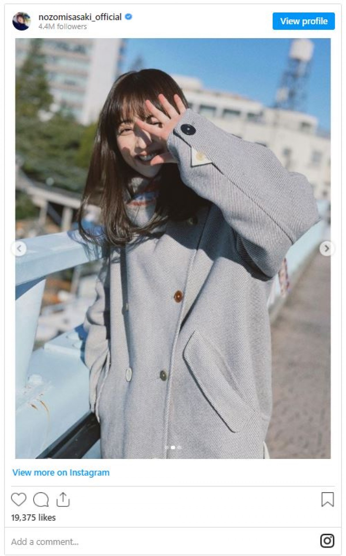 佐々木希、コート＆マフラーの冬コーデに「大学生みたい」「かわいすぎる」の声