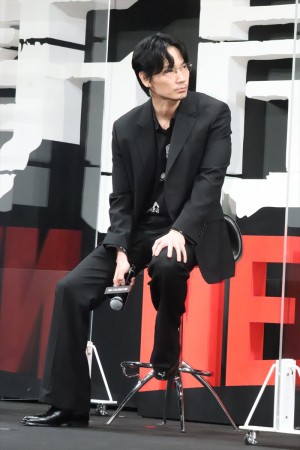 綾野剛、Netflixシリーズ『新聞記者』ワールドプレミアイベントに登場