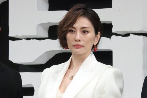 米倉涼子、Netflixシリーズ『新聞記者』ワールドプレミアイベントに登場