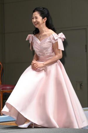 宮崎美子、第33回日本ジュエリーベストドレッサー賞 表彰式に登場