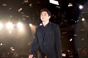 東出昌大、映画『コンフィデンスマンJP　英雄編』ワールドプレミアに登場