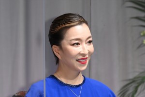 真矢ミキ、第33回日本ジュエリーベストドレッサー賞 表彰式に登場
