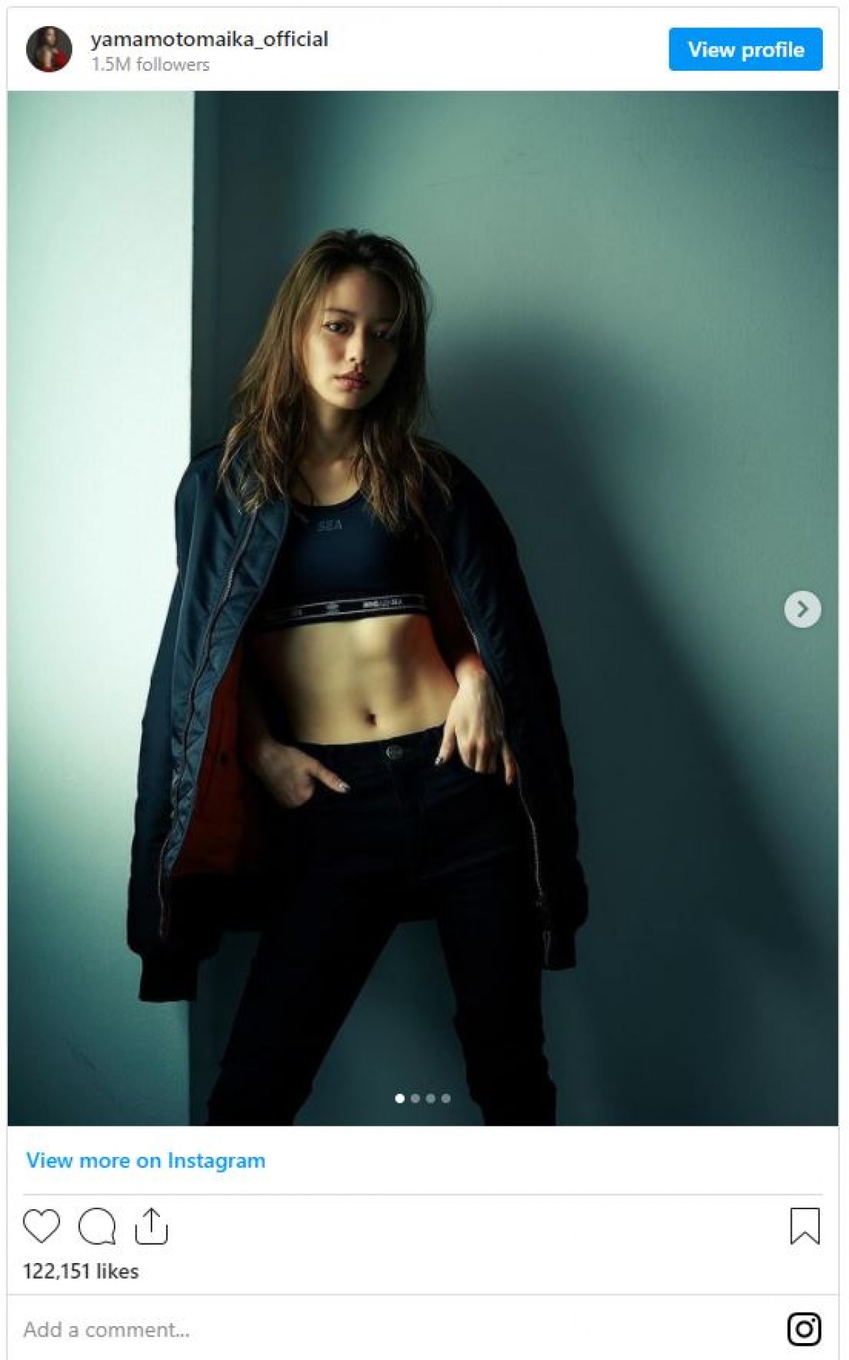 山本舞香、美しい腹筋披露　「カッコよすぎる」「憧れる」絶賛の声続出