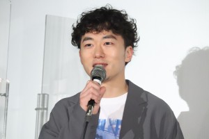 映画『ちょっと思い出しただけ』公開記念舞台あいさつに登壇した松居大悟監督
