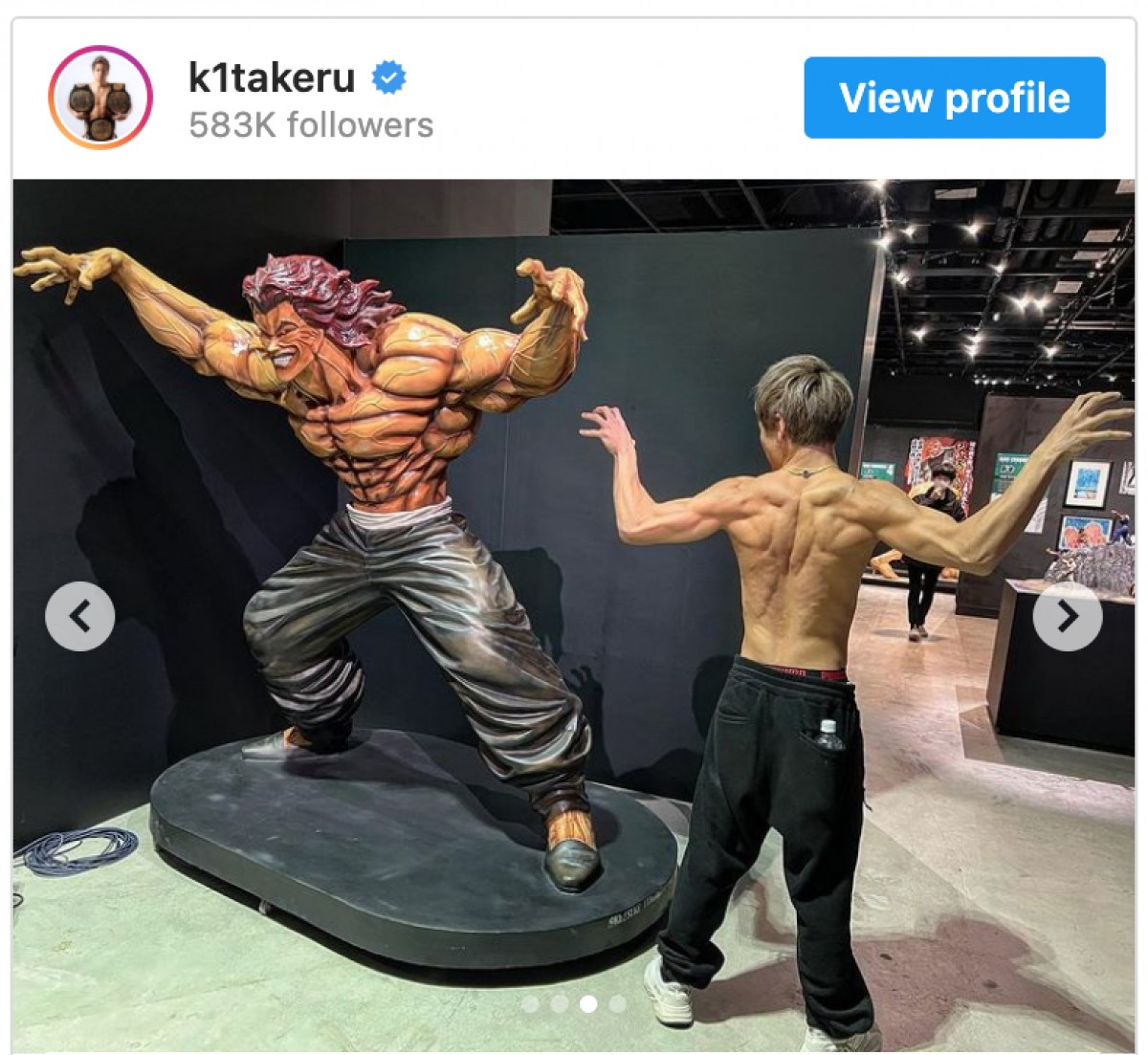 武尊、範馬勇次郎との“筋肉競演”で見事な背筋を披露 ※「武尊」インスタグラム