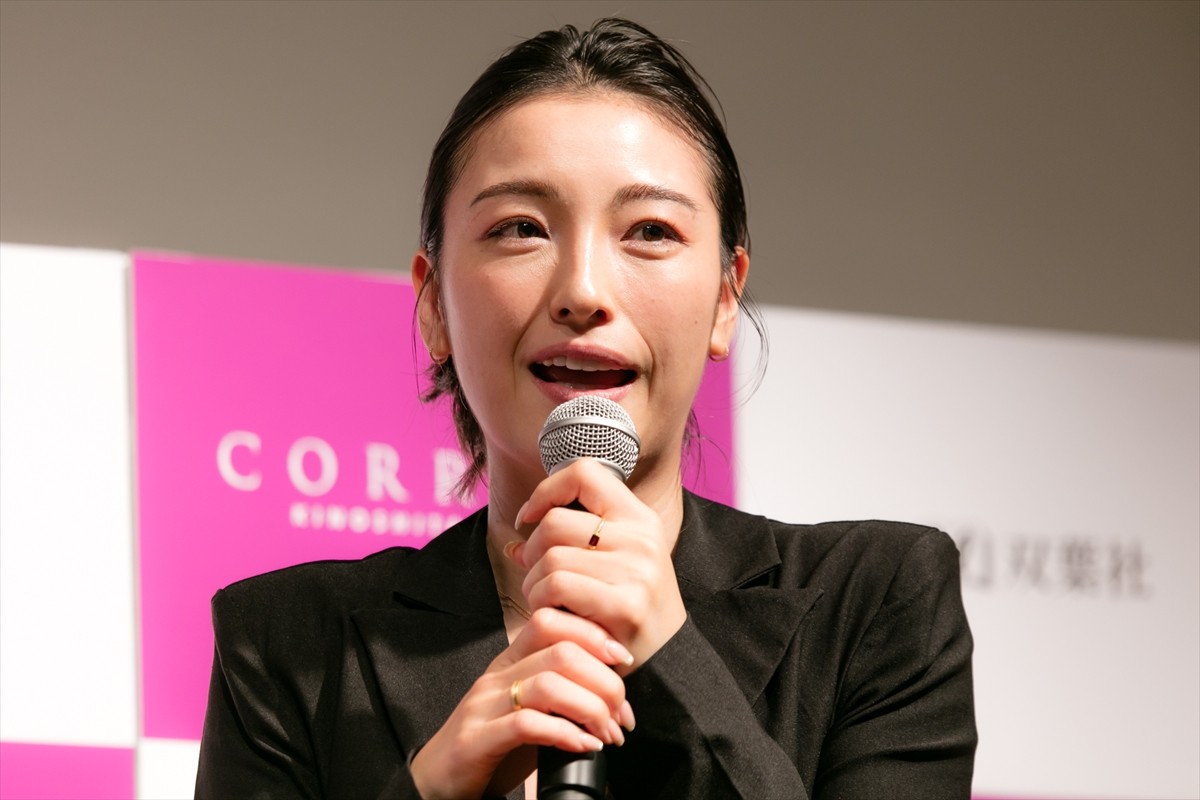 木下優樹菜さん、写真集出版会見に登場　芸能界復帰は「まったく考えていない」