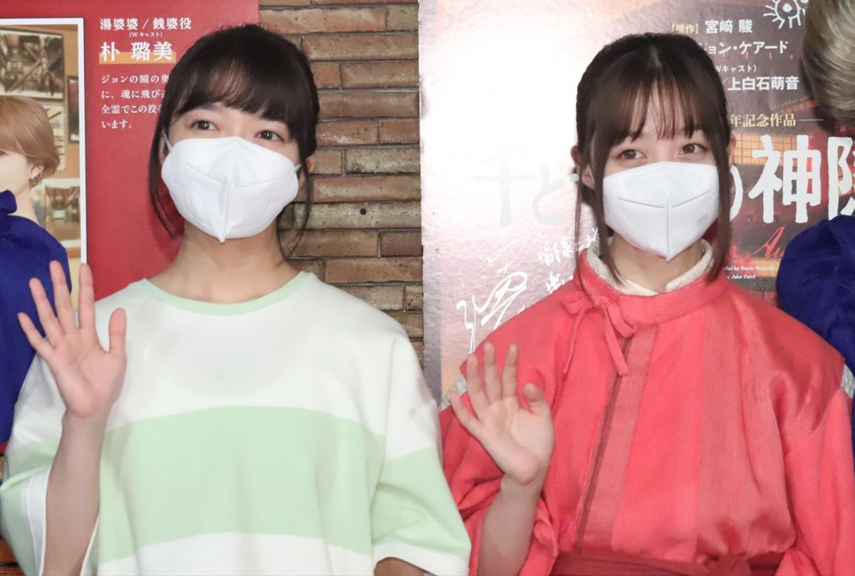 橋本環奈＆上白石萌音、舞台『千と千尋の神隠し』鈴木敏夫の賛辞の声に「ホッとしました」