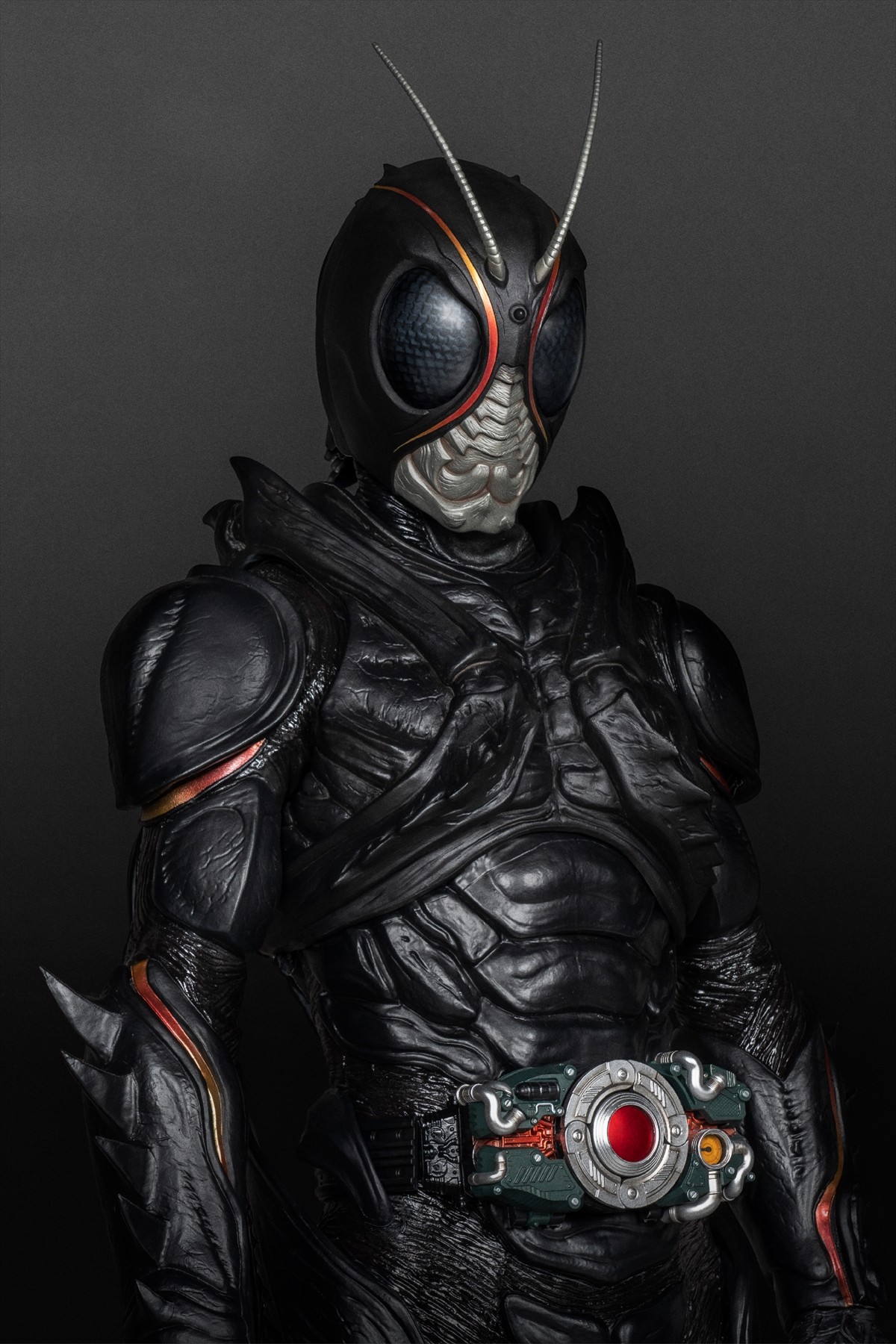 西島秀俊×中村倫也『仮面ライダーBLACK SUN』ビジュアル解禁　今秋の配信決定