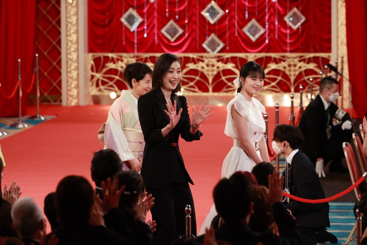 ＜第45回日本アカデミー賞＞豪華俳優・女優陣、レッドカーペットに華やかな装い