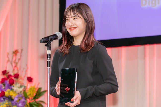 「デジタル・コンテンツ・オブ・ジ・イヤー'21／第27回AMDアワード」授賞式に出席した吉高由里子