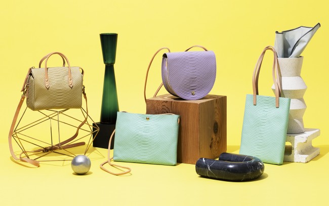 「イル ビゾンテ」日本限定のコレクション登場！　春夏らしい淡いカラーのパイソン